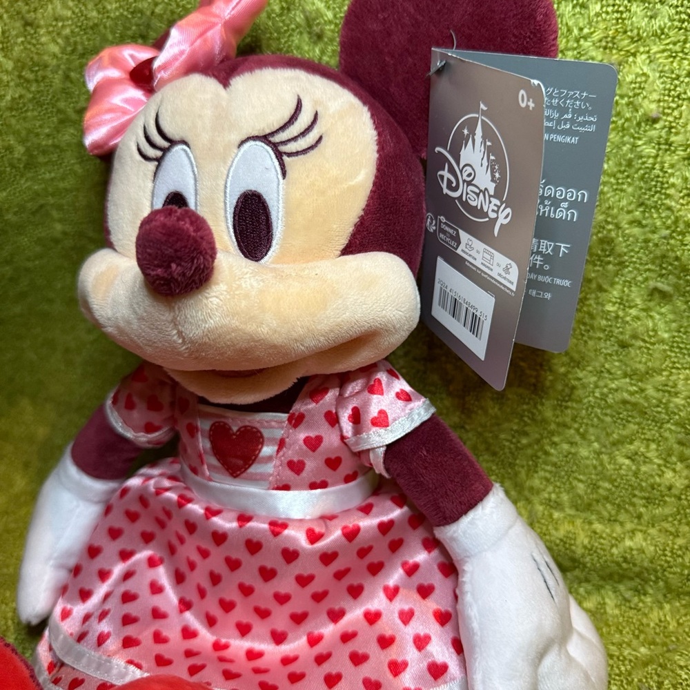 🔥 Fire Sale 🔥
Disney Minnie Mouse 2024 Limited Edition Plush 14” - Picture 3 of 7